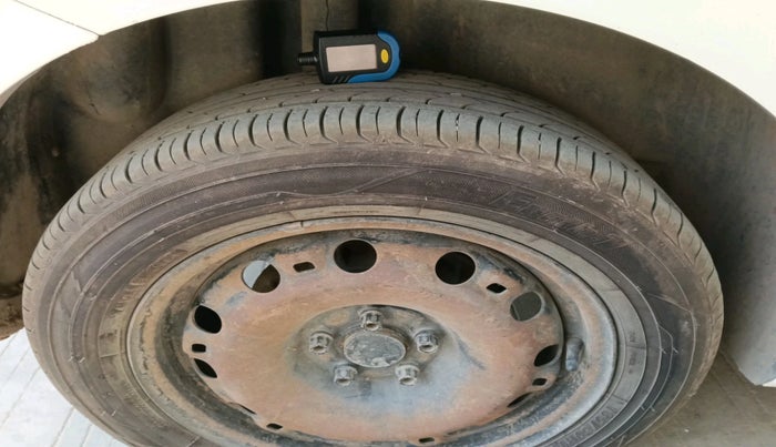 2013 Volkswagen Polo COMFORTLINE 1.2L, Diesel, Manual, 76,677 km, tyre