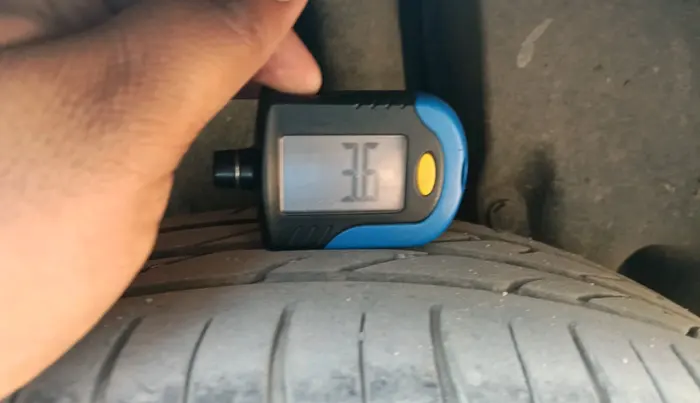 2018 Maruti Ertiga VXI CNG, CNG, Manual, 1,89,000 km, tyre