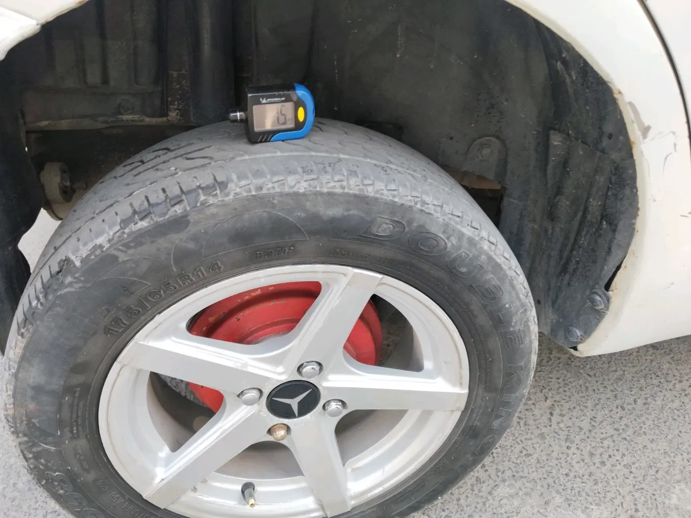 2015 Maruti Swift LDI, Diesel, Manual, 1,93,511 km, tyre