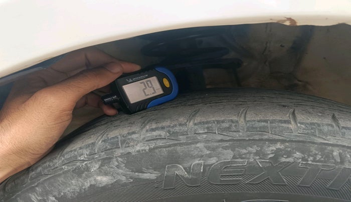 2011 Toyota Etios G, Petrol, Manual, 2,07,402 km, tyre