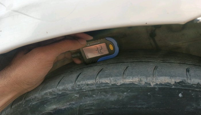 2011 Toyota Etios G, Petrol, Manual, 2,07,402 km, tyre