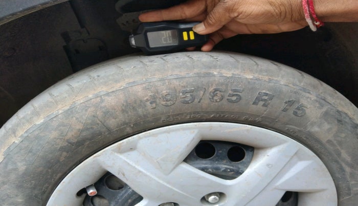 2022 Hyundai VENUE S(O) 1.2, CNG, Manual, 1,39,007 km, tyre