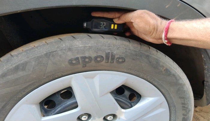 2022 Hyundai VENUE S(O) 1.2, CNG, Manual, 1,39,007 km, tyre