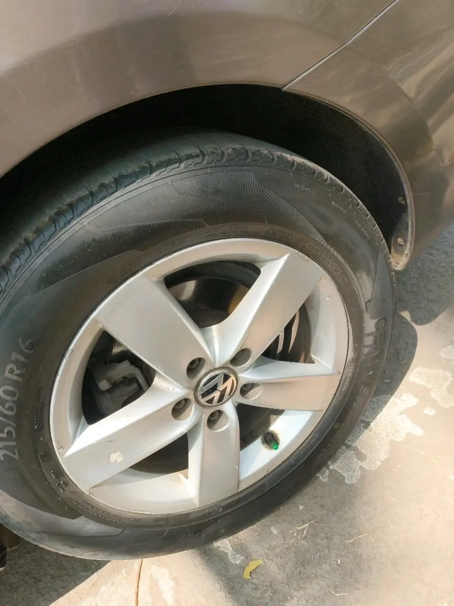 2012 Volkswagen Jetta COMFORTLINE TDI, Diesel, Manual, 1,56,453 km, tyre
