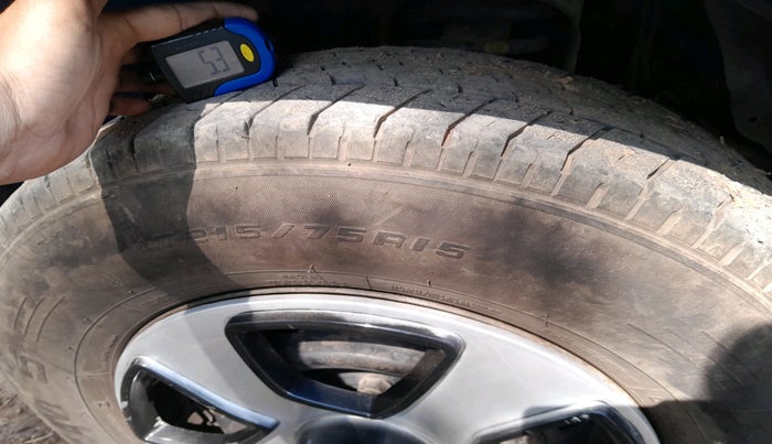 2016 Mahindra TUV300 T6, Diesel, Manual, 1,12,872 km, tyre