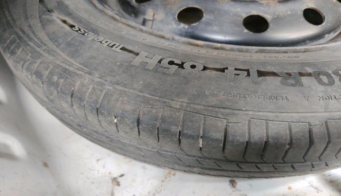 2017 Maruti Dzire VDI, Diesel, Manual, 1,08,000 km, tyre