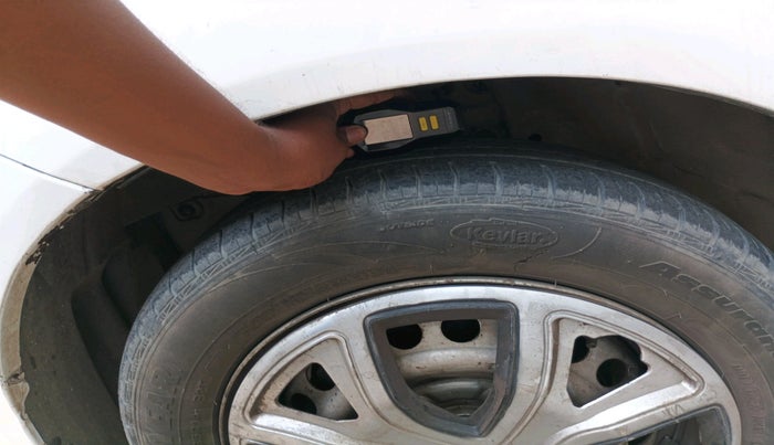 2014 Honda Amaze 1.5L I-DTEC E, Diesel, Manual, 66,776 km, tyre