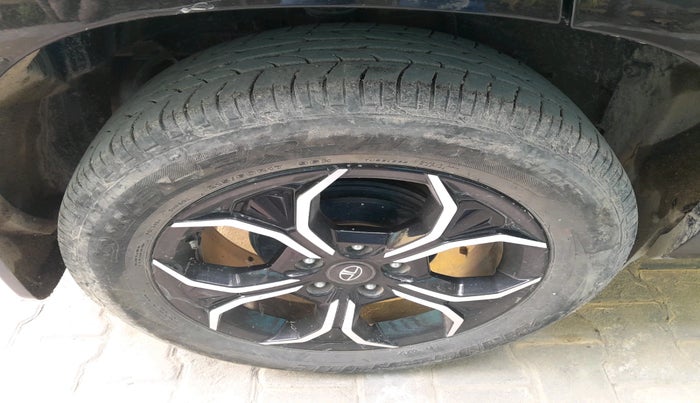 2024 Tata Curvv Creative 1.2 Petrol 6MT, Petrol, Manual, 15,482 km, tyre