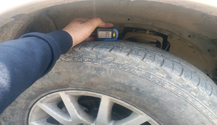 2015 Mitsubishi Pajero Sport 2.5 AT 4X2, Diesel, Automatic, 1,03,580 km, tyre