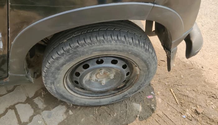 2016 Mahindra Kuv100 K2 D 6 STR, Diesel, Manual, 1,26,324 km, tyre