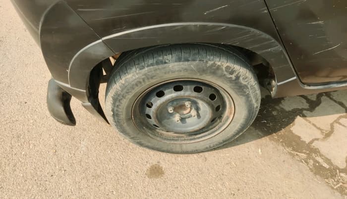2016 Mahindra Kuv100 K2 D 6 STR, Diesel, Manual, 1,26,324 km, tyre