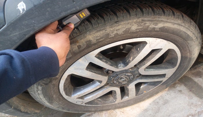 2017 Tata Hexa XT 4X2 6 STR, Diesel, Manual, 55,798 km, tyre