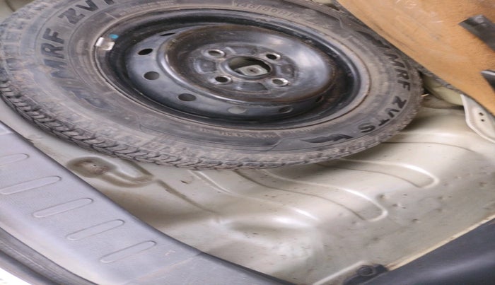 2015 Maruti Alto 800 VXI, Petrol, Manual, 74,644 km, tyre