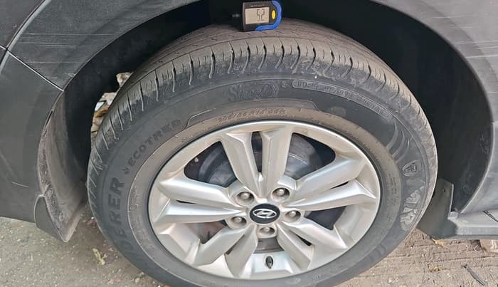 2017 Hyundai Creta S PLUS 1.4 DIESEL, Diesel, Manual, 1,21,902 km, tyre