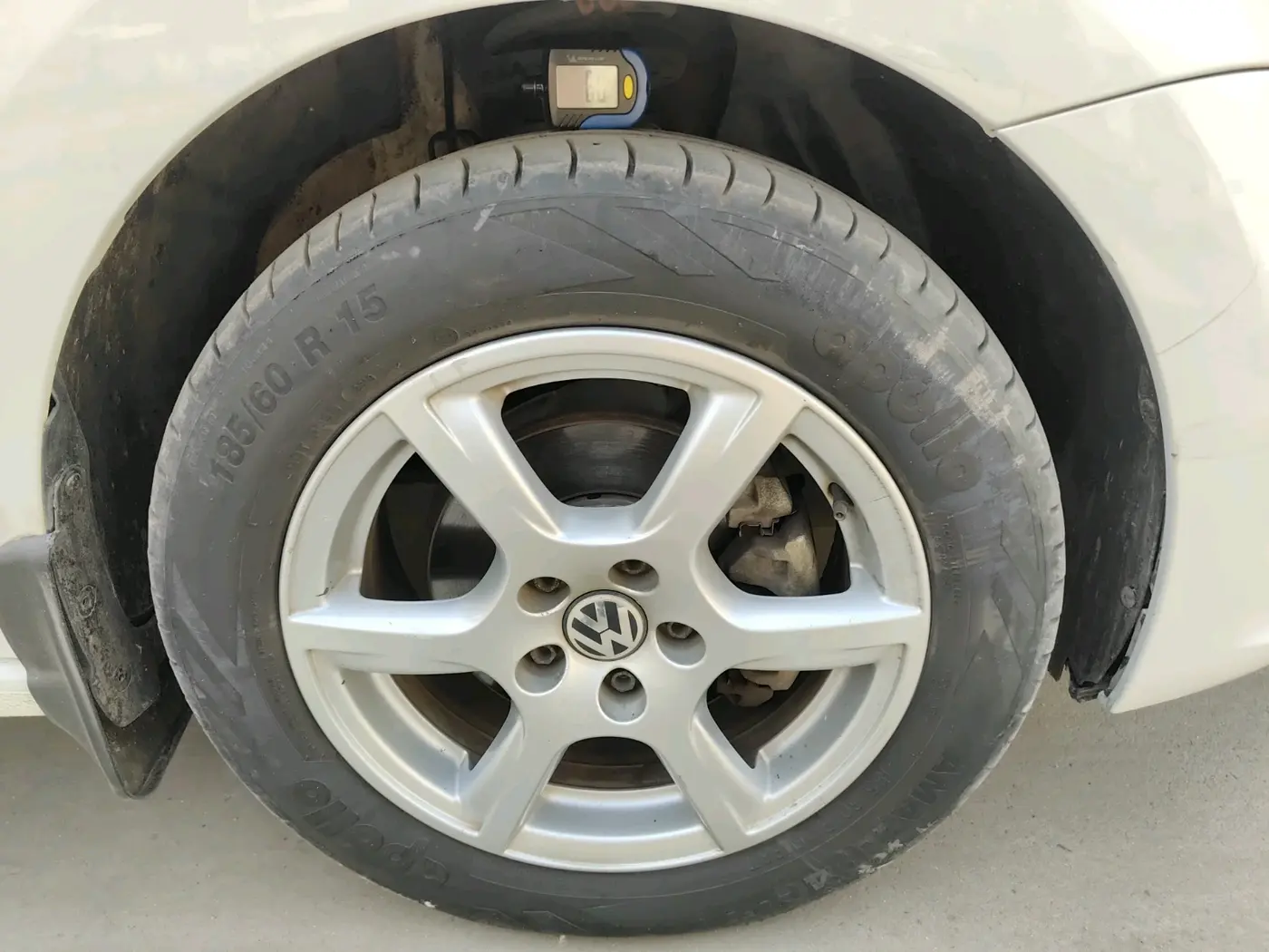2013 Volkswagen Vento HIGHLINE DIESEL 1.6, Diesel, Manual, 81,144 km, tyre