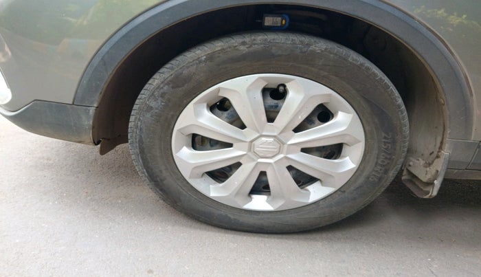 2024 MG ASTOR Sprint 1.5 MT (Ivory), Petrol, Manual, 25,621 km, tyre