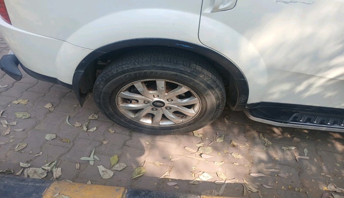 2017 Mahindra XUV500 W10 AT 1.99, Diesel, Automatic, 77,368 km, tyre