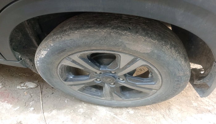 2024 Tata NEXON Creative Plus 1.2 Revotron 7DCA Dark Edition, CNG, Automatic, 45,715 km, tyre