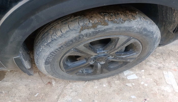 2024 Tata NEXON Creative Plus 1.2 Revotron 7DCA Dark Edition, CNG, Automatic, 45,715 km, tyre