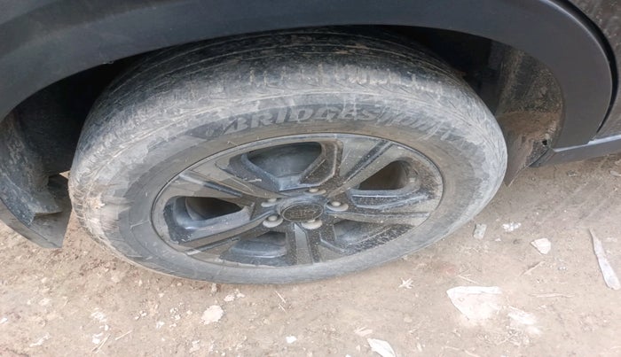 2024 Tata NEXON Creative Plus 1.2 Revotron 7DCA Dark Edition, CNG, Automatic, 45,715 km, tyre