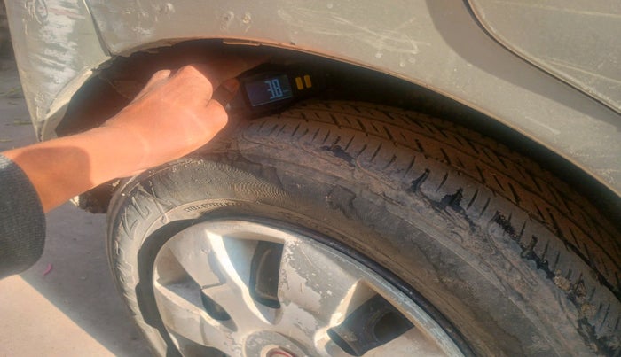 2012 Maruti Wagon R 1.0 LXI CNG, CNG, Manual, 1,73,701 km, tyre