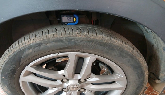 2023 Renault TRIBER RXZ AMT, Petrol, Automatic, 24,557 km, tyre