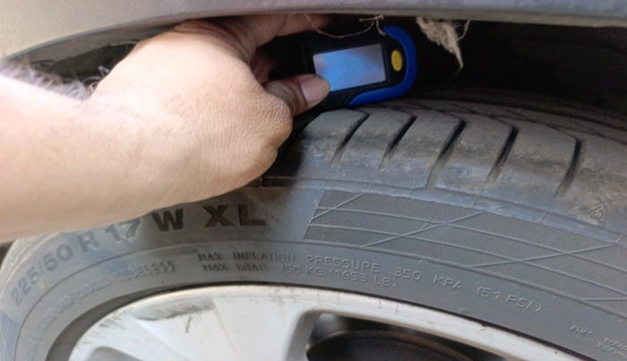 2013 BMW X1 SDRIVE 20D, Diesel, Automatic, 1,06,462 km, tyre