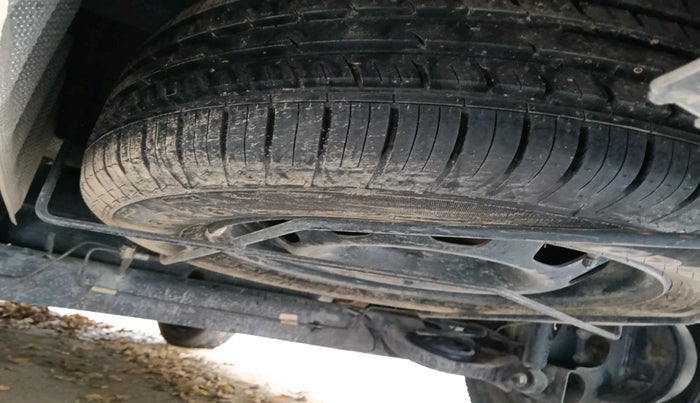 2020 Renault Duster RXE PETROL, Petrol, Manual, 61,447 km, tyre