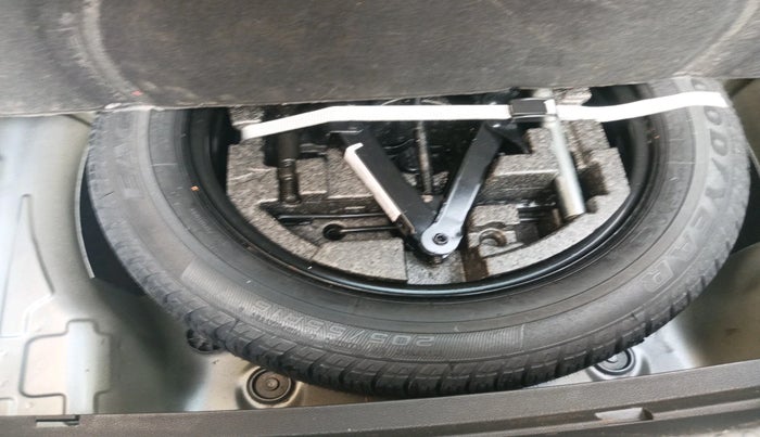 2016 Skoda Superb L&K 1.8 TSI AT, Petrol, Automatic, 50,816 km, tyre