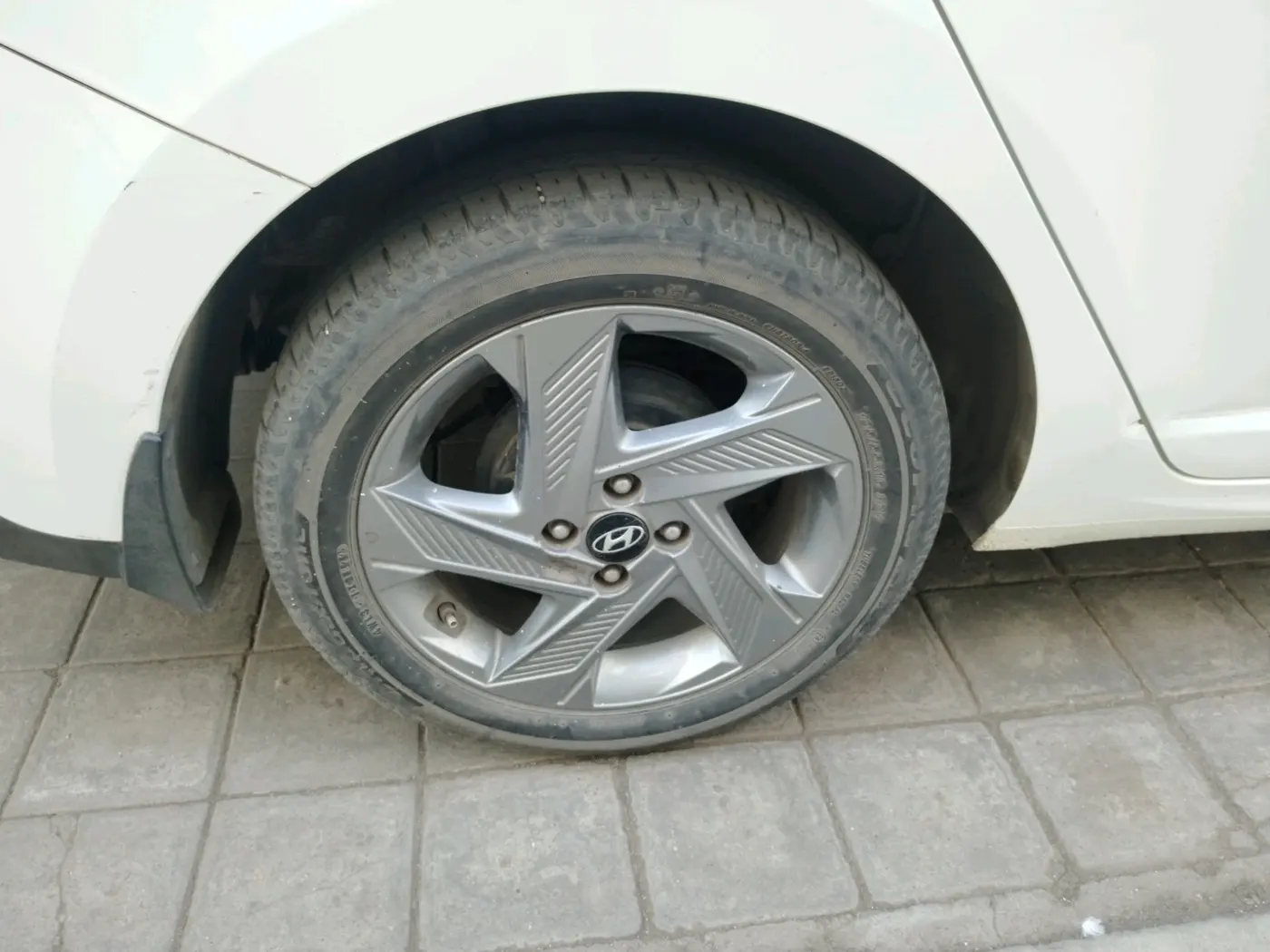 2022 Hyundai Verna SX 1.5 VTVT IVT, Petrol, Automatic, 54,756 km, tyre
