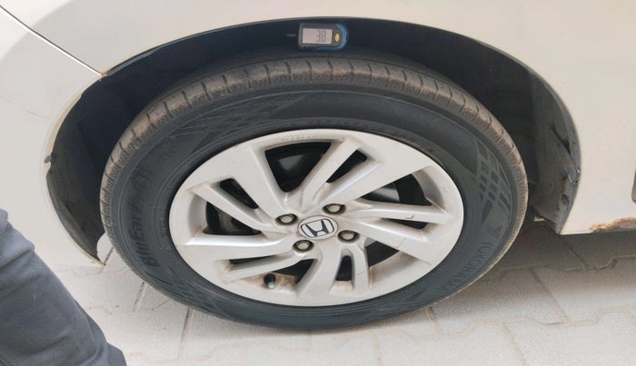 2016 Honda Jazz 1.2L I-VTEC V, Petrol, Manual, 70,469 km, tyre