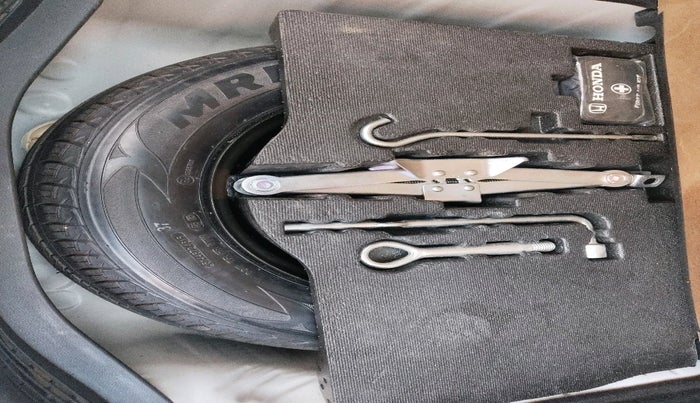 2016 Honda Jazz 1.2L I-VTEC V, Petrol, Manual, 70,469 km, tyre