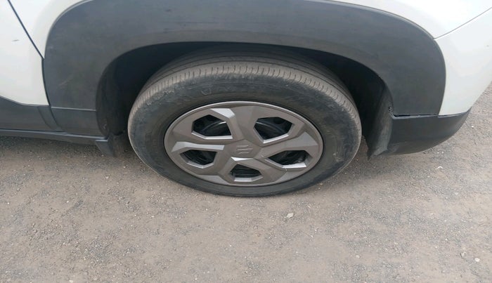 2024 Maruti BREZZA LXI, Petrol, Manual, 92,843 km, tyre