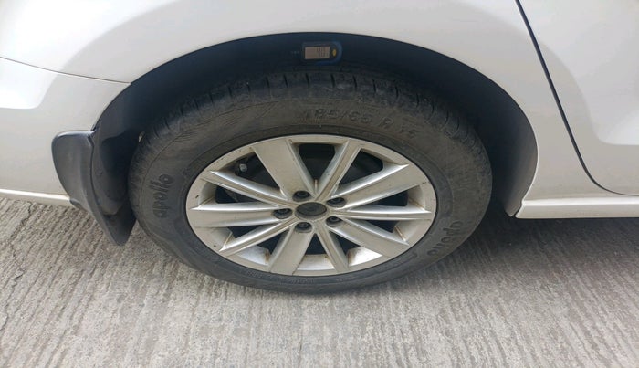 2015 Volkswagen Vento HIGHLINE 1.5 AT, Diesel, Automatic, 2,07,138 km, tyre