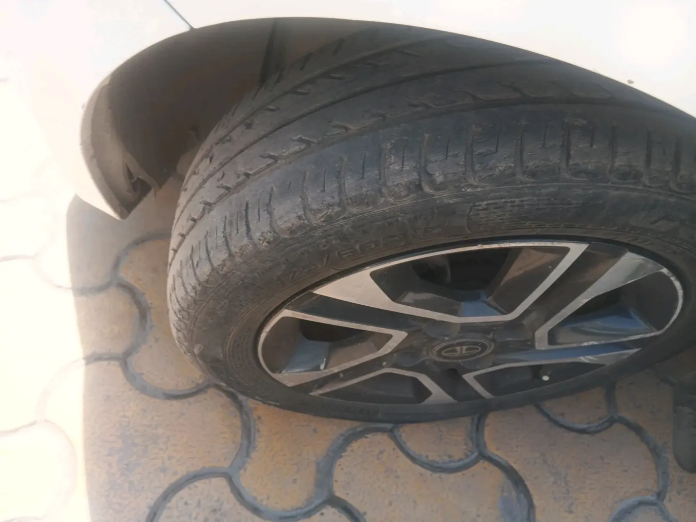 2019 Tata Tiago XZ PLUS PETROL, Petrol, Manual, 54,763 km, tyre