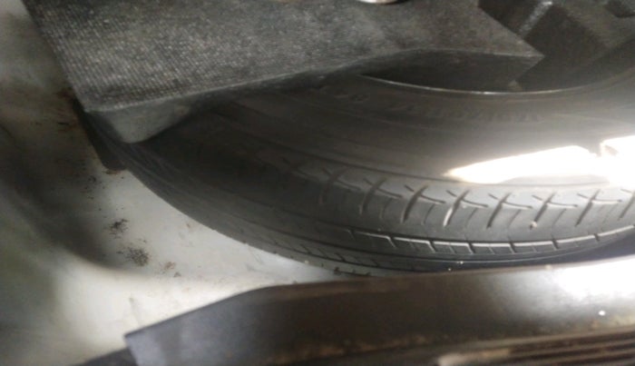 2016 Honda Jazz 1.5L I-DTEC V, Diesel, Manual, 1,27,951 km, tyre