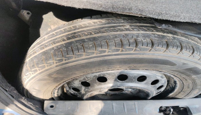 2011 Toyota Etios Liva V, Petrol, Manual, 1,91,802 km, tyre