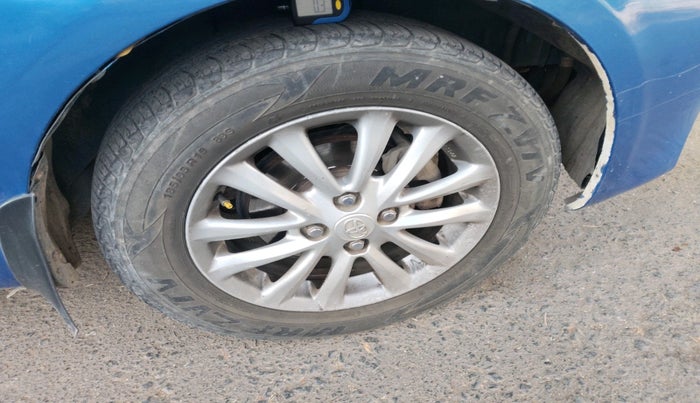 2011 Toyota Etios Liva V, Petrol, Manual, 1,91,802 km, tyre