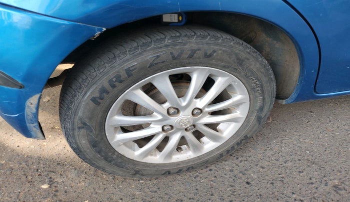 2011 Toyota Etios Liva V, Petrol, Manual, 1,91,802 km, tyre