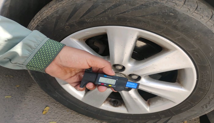 2012 Toyota Corolla Altis G PETROL, Petrol, Manual, 1,69,486 km, tyre