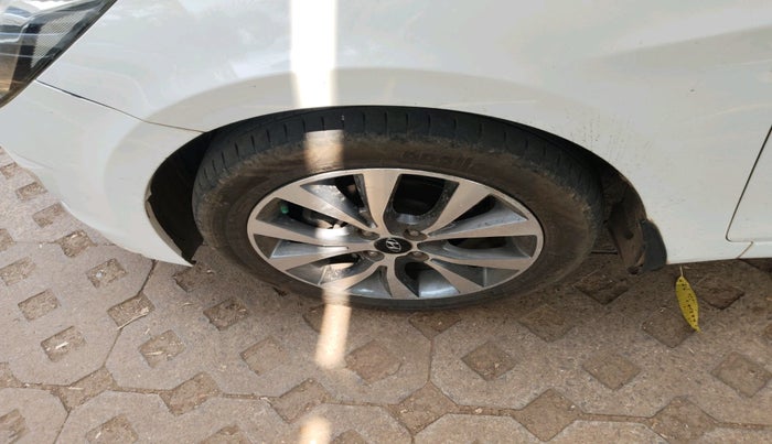 2015 Hyundai Verna FLUIDIC 1.6 CRDI SX, Diesel, Manual, 1,11,916 km, tyre