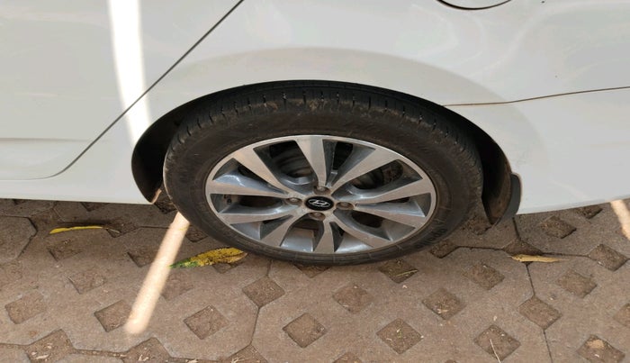 2015 Hyundai Verna FLUIDIC 1.6 CRDI SX, Diesel, Manual, 1,11,916 km, tyre