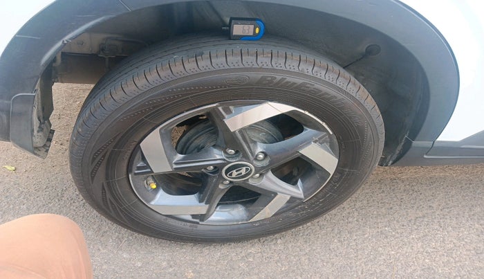 2021 Hyundai VENUE SX 1.5 (O) EXECUTIVE CRDI, Diesel, Manual, 42,073 km, tyre