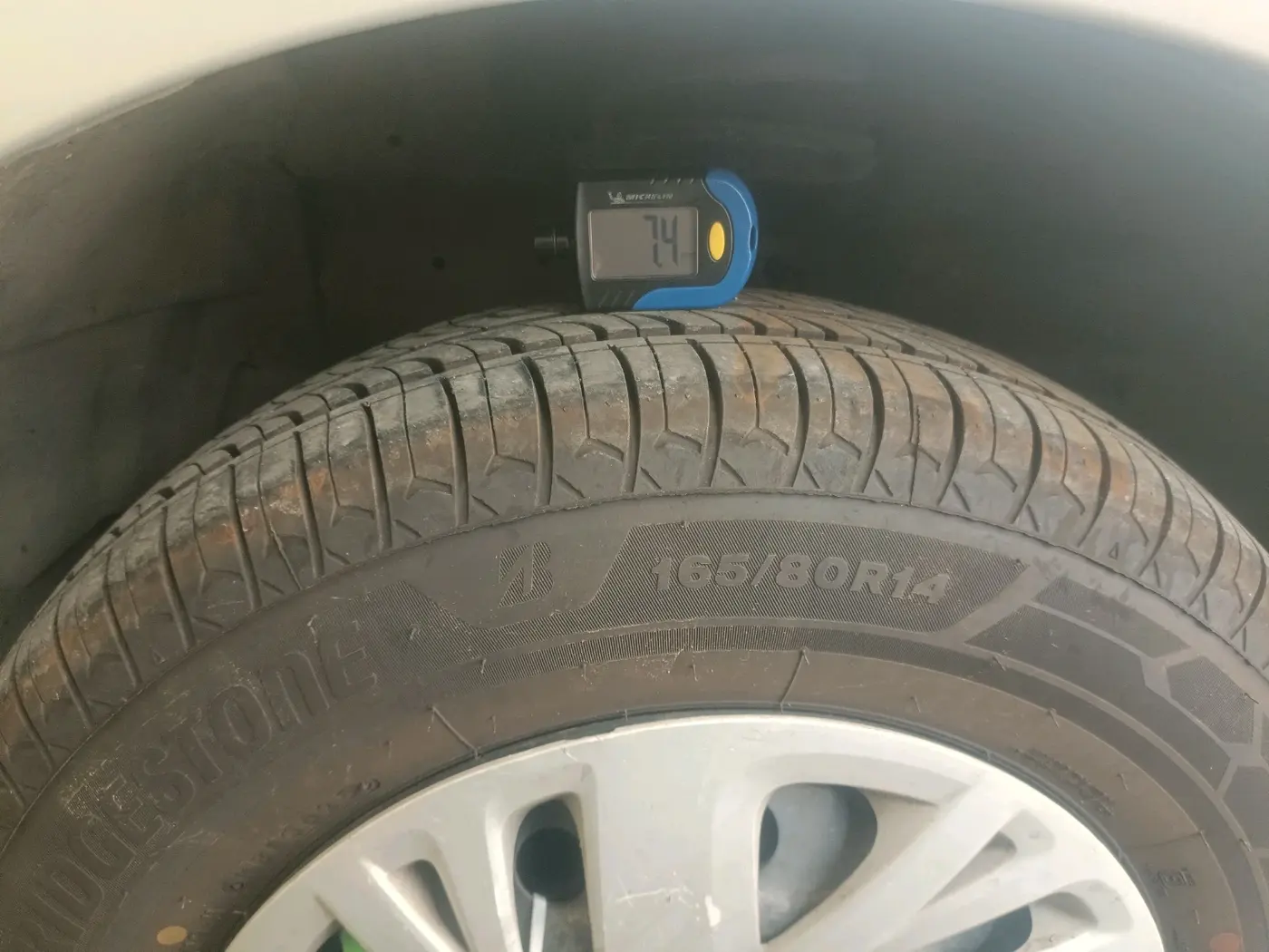 2015 Maruti Swift VXI, Petrol, Manual, 63,234 km, tyre