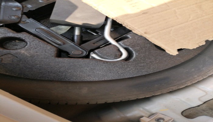 2021 Mahindra XUV300 W6 1.5 Diesel, Diesel, Manual, 38,308 km, tyre