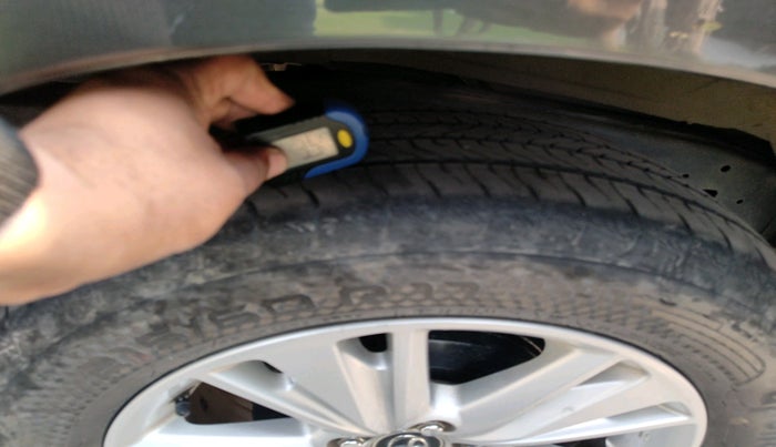 2019 Toyota Innova Crysta 2.8 ZX AT 7 STR, Diesel, Automatic, 1,38,412 km, tyre