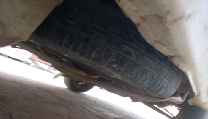 2013 Maruti OMNI E 8 STR, CNG, Manual, 1,63,353 km, tyre