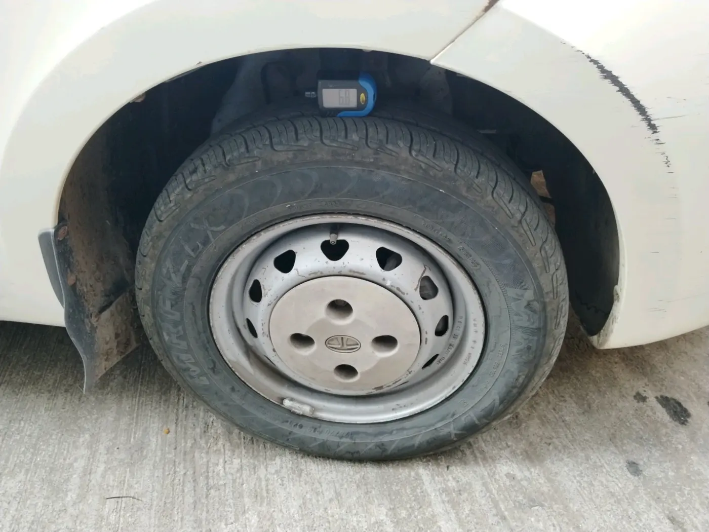 2011 Tata Indica Vista LS TDI, Diesel, Manual, 2,13,038 km, tyre
