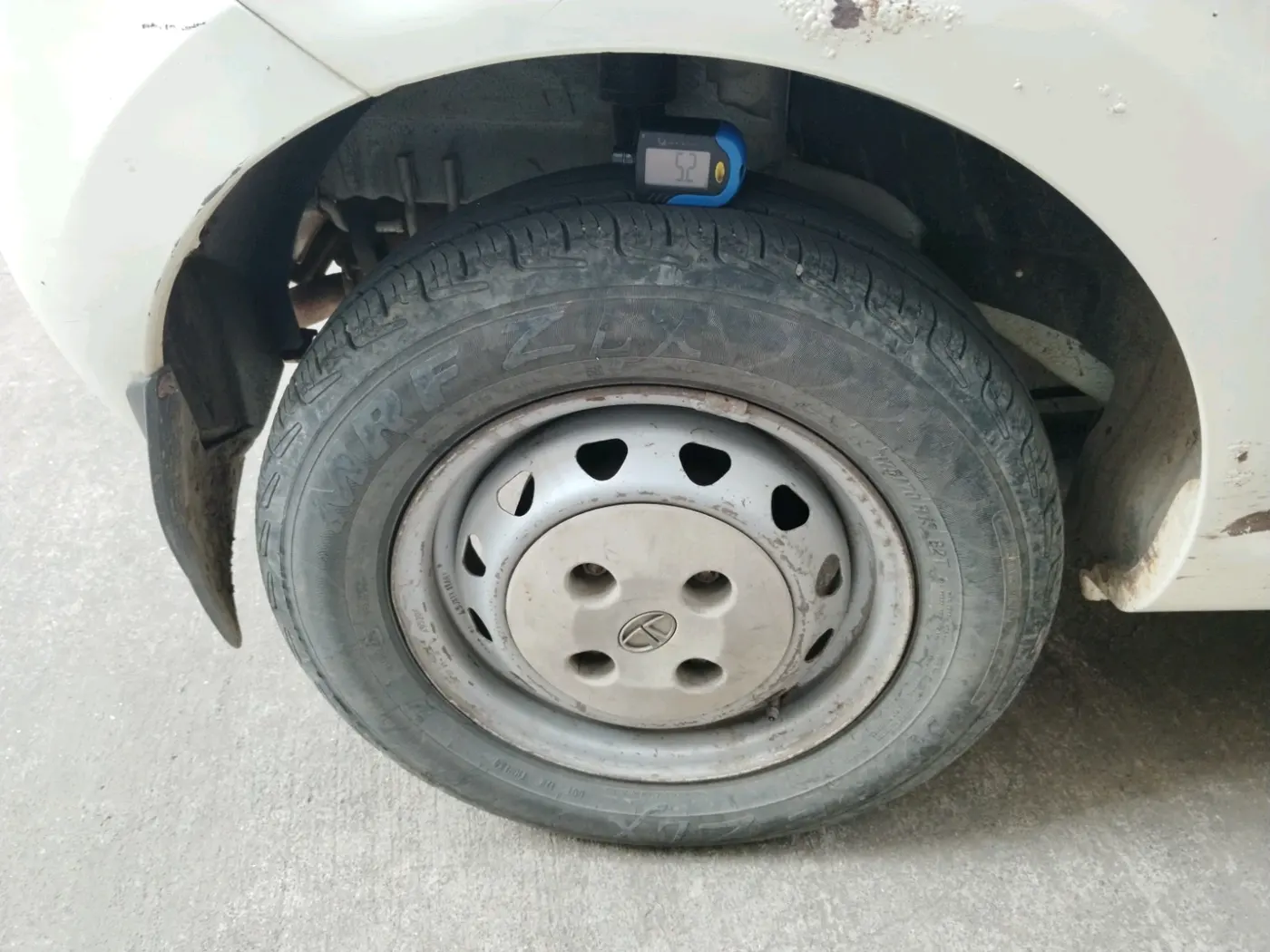 2011 Tata Indica Vista LS TDI, Diesel, Manual, 2,13,038 km, tyre