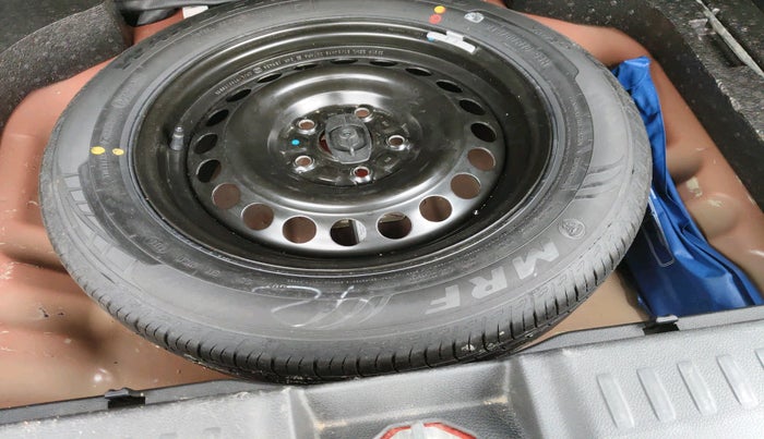 2023 Maruti BREZZA ZXI + SMART HYBRID DUAL TONE, Petrol, Manual, 60,433 km, tyre